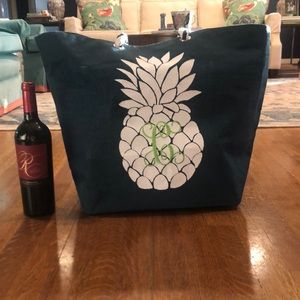 NWOT Pineapple Motif Beach Bag